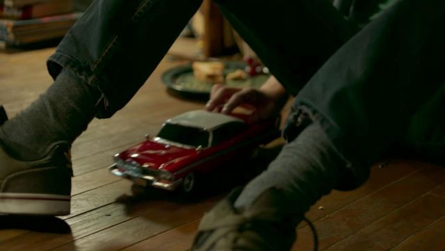 The reduced model of the Plymouth Fury Christine in the room of Jake (Tom Taylor) in The dark tower