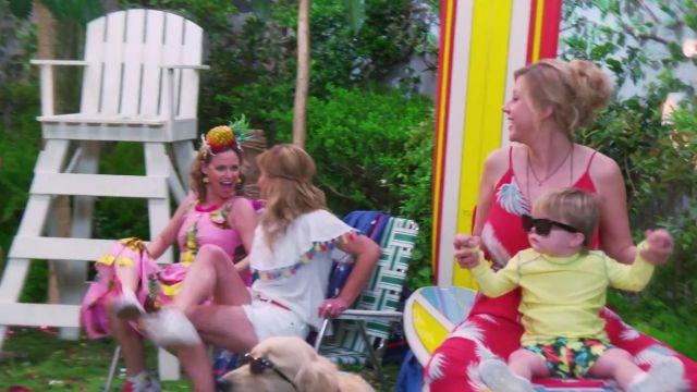 The top white pom-poms and multi-coloured DJ Tanner-Fuller (Candace Cameron Bure) in The Holiday home : 20 years after S03E01
