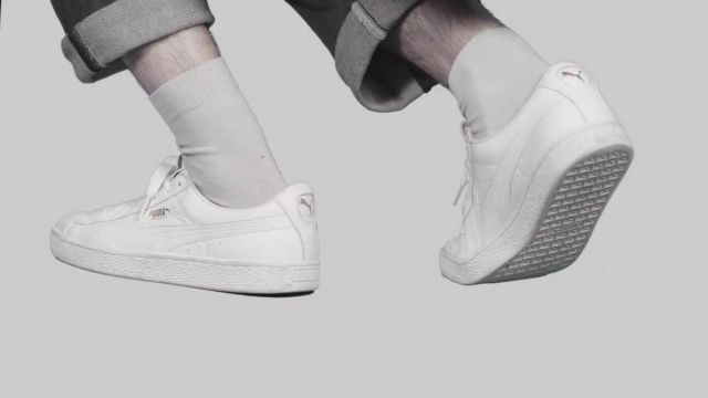 The Puma Suede shoes White Leather in the clip R2D2 of Lomepal