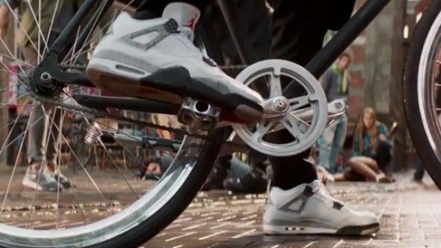 Les chaussures Nike Air Jordan 4 de Ulysse (Hubert Koundé) dans Gangsterdam