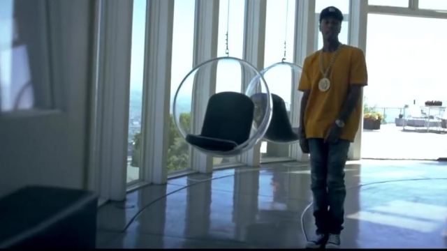 The shoes Chuck Taylor Converse All Star Hi in the clip Glitta of Tyga
