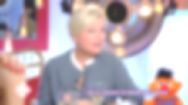 La chemise bleue de Anne-Elisabeth Lemoine dans C à vous du 25/09/2017