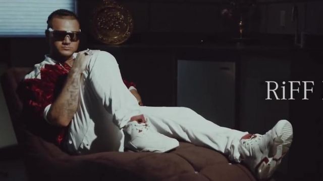 Les chaussures Nike Air Jor­dan 6 retro "alter­nate" dans le clip Mercedez de Riff Raff