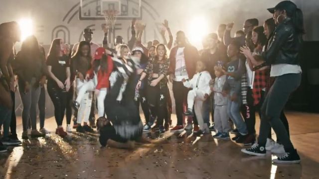 Les baskets Converse All Star Chuck Taylor montantes noires dans le clip Comme dab de Section Pull Up