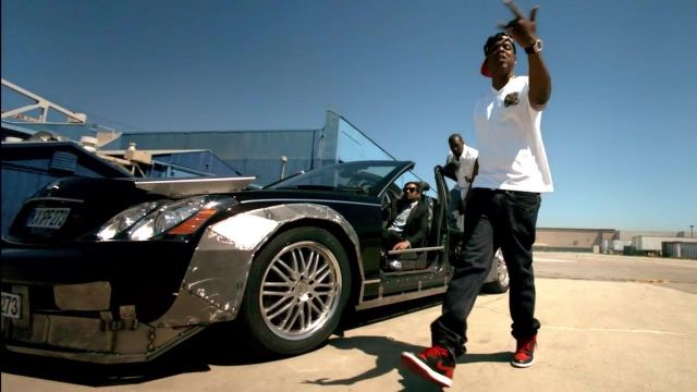 Sneakers Nike Air Jordan 1 "bred" in the clip Otis Jay Z and Kanye West