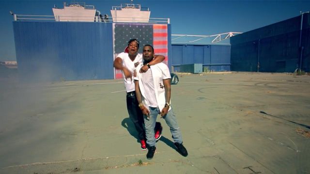 chaussures Nike Air Jordan 6 "varsity red" in the clip Kanye West and Jay Z | Spotern