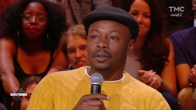 The cashmere sweater mustard Mc Solaar, guest musical of the issuance of the September 5, 2017