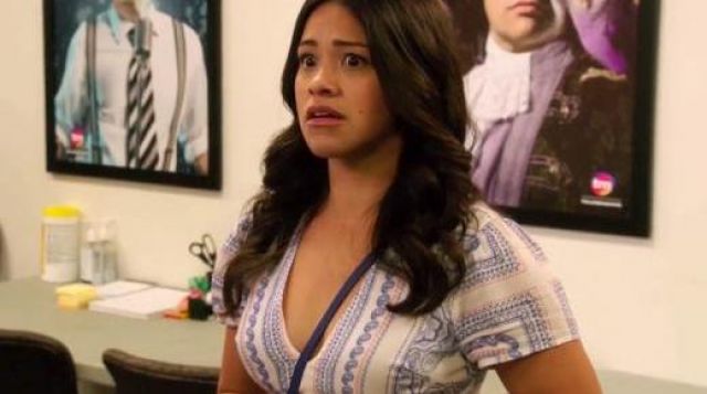 The printed dress Cassidy by Lovers + Friends of Jane Villanueva (Gina Rodriguez) in Jane The Virgin (S02E21)