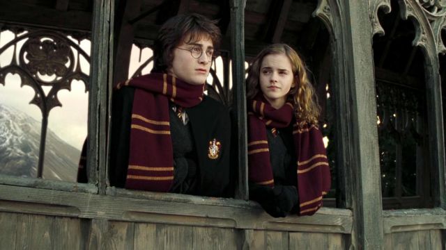 The scarf of the house Gryffindor worn by Harry Potter (Daniel Radcliffe)  in Harry Potter and the order of the phenix