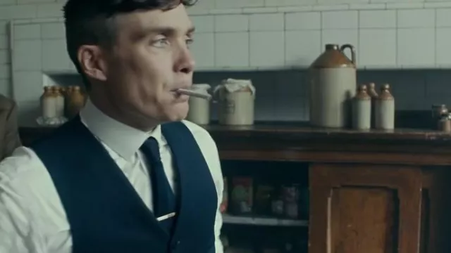 The vintage cigarettes of Thomas Shelby (Cillian Murphy) in the series Peaky Blinders (Season 3 Episode 6)