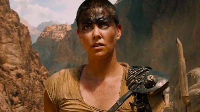 Mad Max : Fury Road: Charlize Theron porte des épaulettes de combat en metal pour son rôle d'Imperator Furiosa