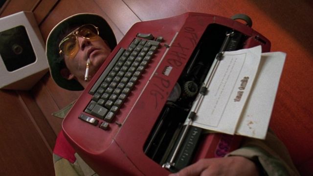 The typewriter the IBM red Raoul Duke (Johnny Depp) in Las Vegas Parano