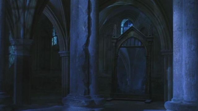 La réplique du miroir du Riséd dans Harry Potter à l'école des sorciers