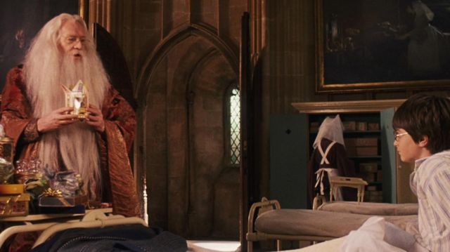 Les dragées surprises de Bertie Crochue que mange Albus Dumbledore (Richard Harris) dans Harry Potter à l'école des sorciers