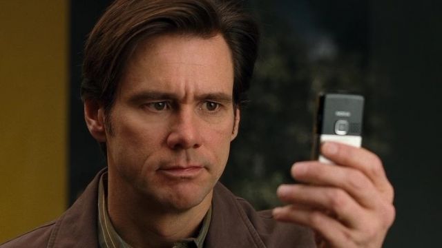 The mobile phone Nokia 6300 of Carl Allen (Jim Carrey) in Yes Man