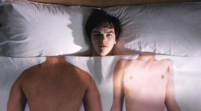 The Duvet Cover Man And Woman Naked From Tony In Skins S01e01
