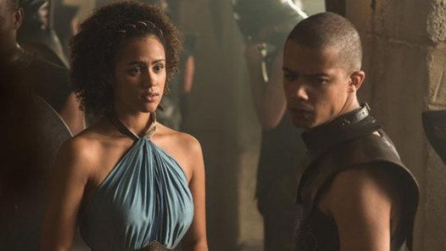 The blue tunics of Missandei (Nathalie Emmanuel) in Game Of Thrones S07E02