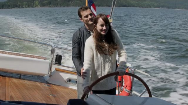 The pull white of Anastasia Steele (Dakota Johnson) in Fifty Shades Darker