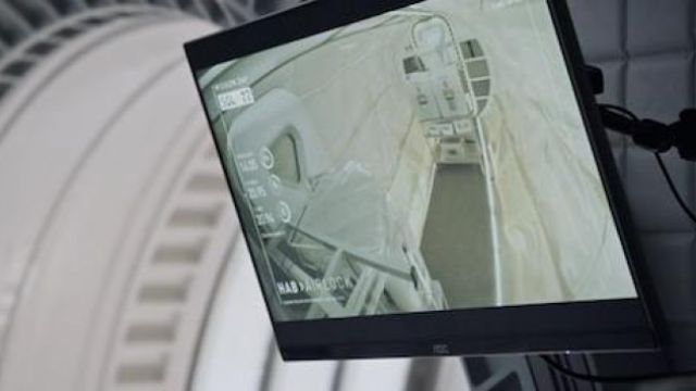 Le moniteur AOC dans Seul sur Mars
