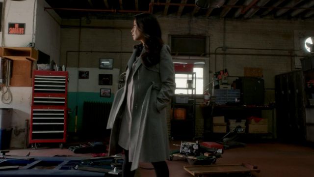 Coat Karen Millen, Dr. Joan Watson (Lucy Liu) in Elementary S03E24