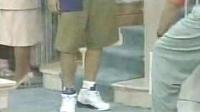 Sneakers Nike Air Jordan 5 "grape" in A different world S04E01
