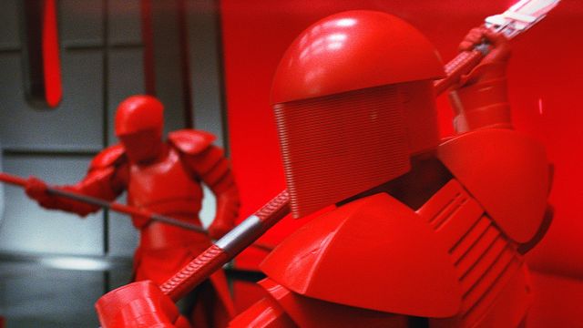 Elite Prae­to­rian Guard Hel­met as seen in Star Wars VIII: The Last Jedi