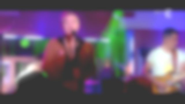 The T-shirt Don't eat my peeps musicians of Morrissey in the show on 9 October 2017