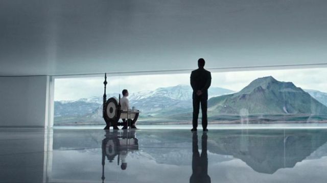 The tablet Eileen Gray David (Michael Fassbender) in Alien : Covenant