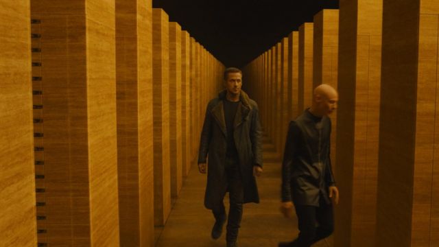 The coat fur collar (version Urban Outfitters) officer K (Ryan Gosling) in Blade Runner 2049