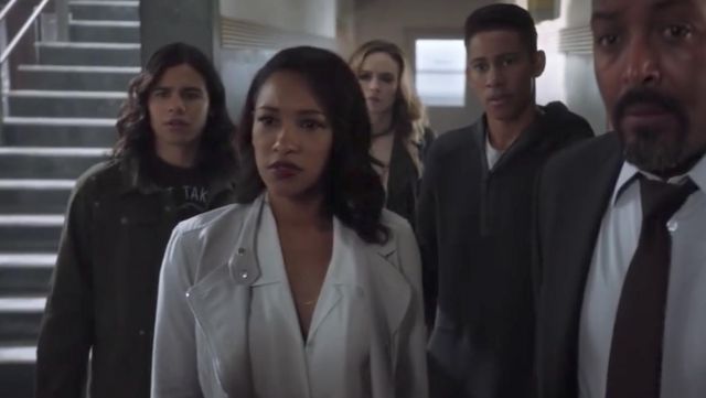 The jacket Club Monaco, Iris West (Candice Patton) in The Flash reborn S04E01