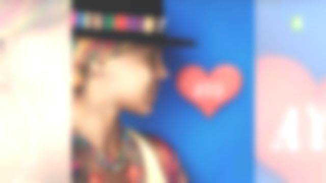 El vinilo homónimo de Ayo, invitado musical del espectáculo del 13 de octubre de 2017