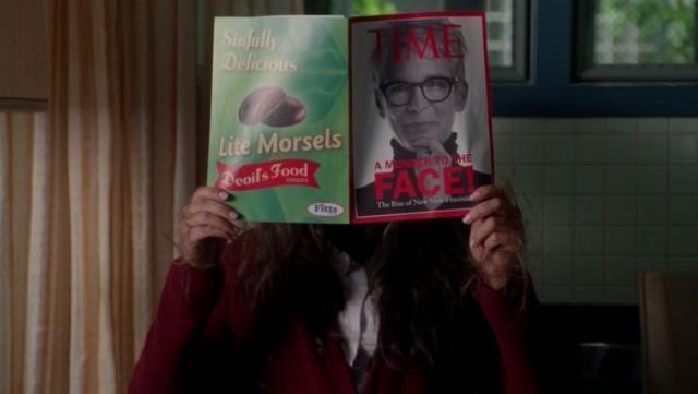 The authentic copy of Time Magazine with Dean Munsch (Jamie Lee Curtis) on the cover in Scream Queens S02E01