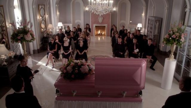 L'authentique oraison funèbre des funérailles de Chanel #2 (Ariana Grande) dans Scream Queens S01E06