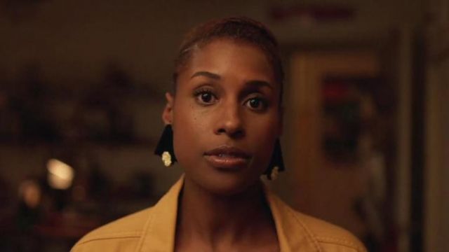 The earrings moon pyramid Melody Ehsani Issa Dee (Issa Rae) in Insecure