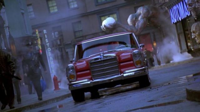 The limousine Mercedes-Benz 600 Pullman W100 red 1972 Poison Ivy (Uma Thurman) in Batman & Robin