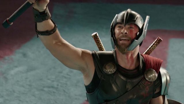 The swords of Thor (Chris Hemsworth) in Thor : Ragnarok