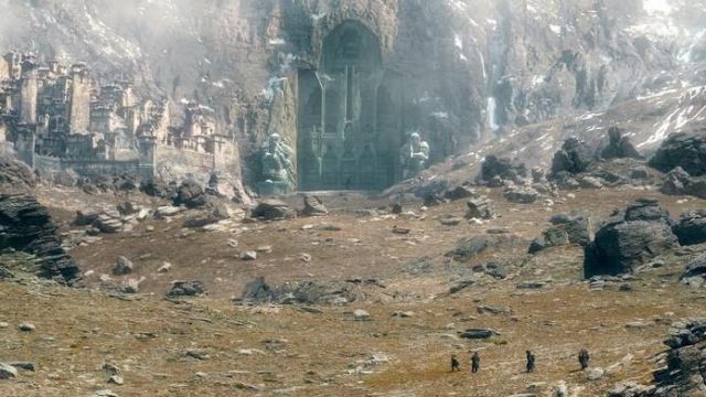 L'antre de Smaug le Doré (Benedict Cumberbatch) dans Le Hobbit : La bataille des 5 Armées