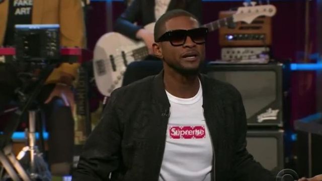 le t-shirt Supreme de Usher dans l'emission The Late Late Show with James Corden