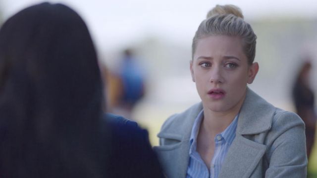 The gray coat, Wilfred Free Betty Cooper (Lili Reinhart) in Riverdale S02E02