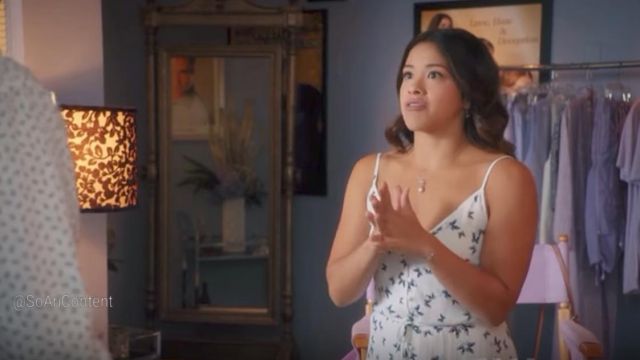 The earrings Peggy Li of Jane Villanueva (Gina Rodriguez) in Jane The Virgin S04E02