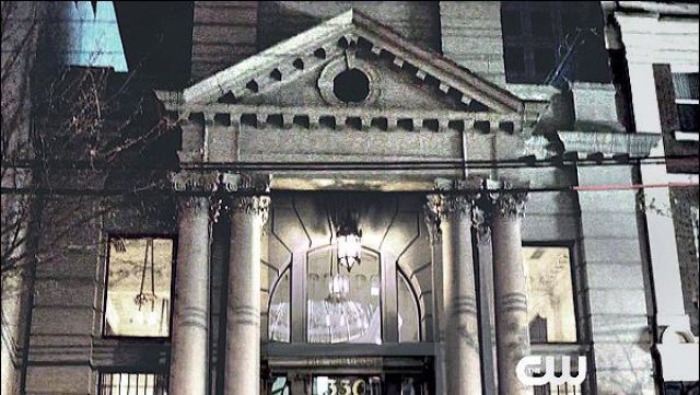 The Permanent in Vancouver is the setting for The Pembrooke where is located the apartment of Veronica Lodge (Camila Mendes) in Riverdale