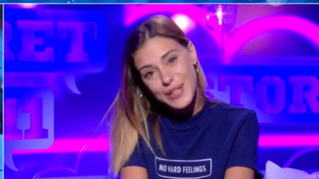 The T-shirt No Hard Feelings by Barbara in Secret Strory S11 E37