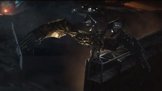 Les serres robotisées d'Adrian Toomes / Le Vautour (Michael Keaton) dans Spider-Man : Homecoming