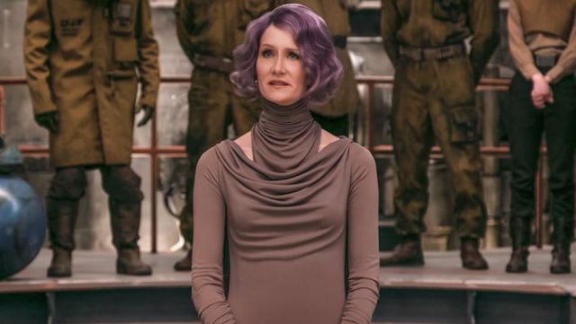 The draped dress of the admiral Amilyn Holdo (Laura Dern) in Star Wars : The last Jedi