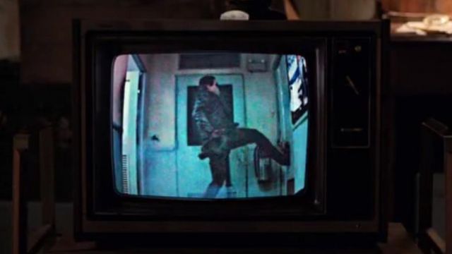 La bande-annonce de Terminator regardée par Eleven (Millie Bobby Brown) dans Stranger Things S02E02
