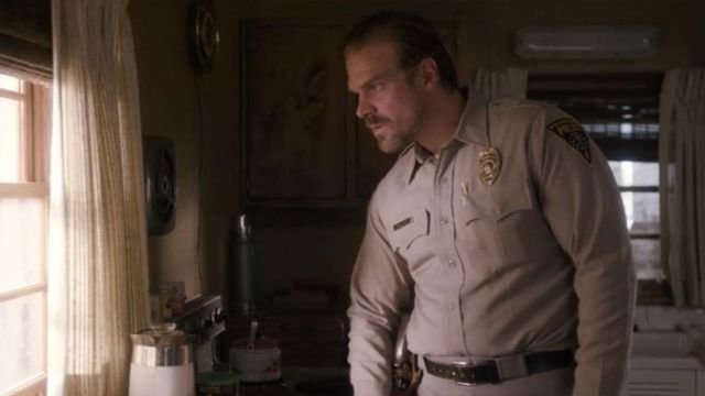 Hawkins Police Badge worn by Jim Hopper (David Harbour) as seen in Stranger Things Saison 1 Episode 2