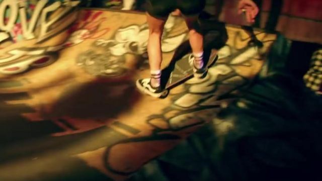 Les chaussures Vans Old Skool noires dans le clip What Do You Mean? de Justin Bieber
