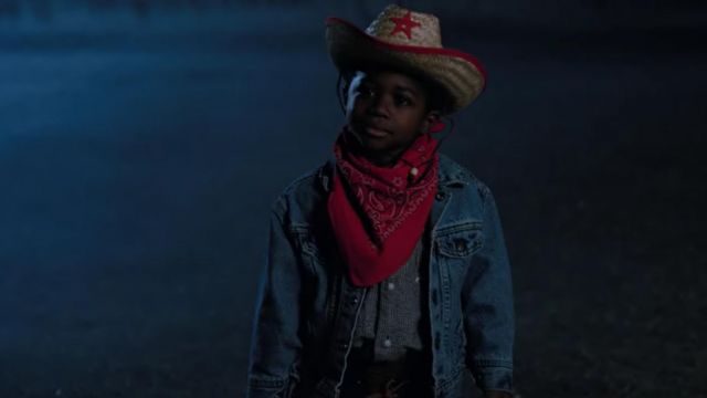 The hat of a Sheriff / cowboy with red star from the little boy in Stranger Things S02E02