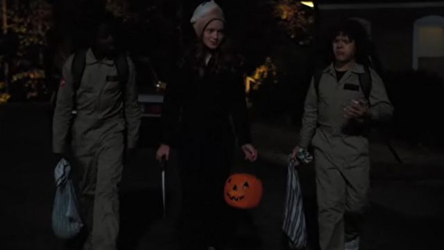 The bucket of candy in the shape of a pumpkin for Halloween in Stranger Things S02E02