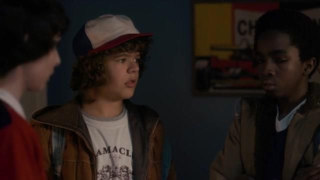 The cap 80 of Dustin Henderson (Gaten Matarazzo) in Stranger Things S01E02